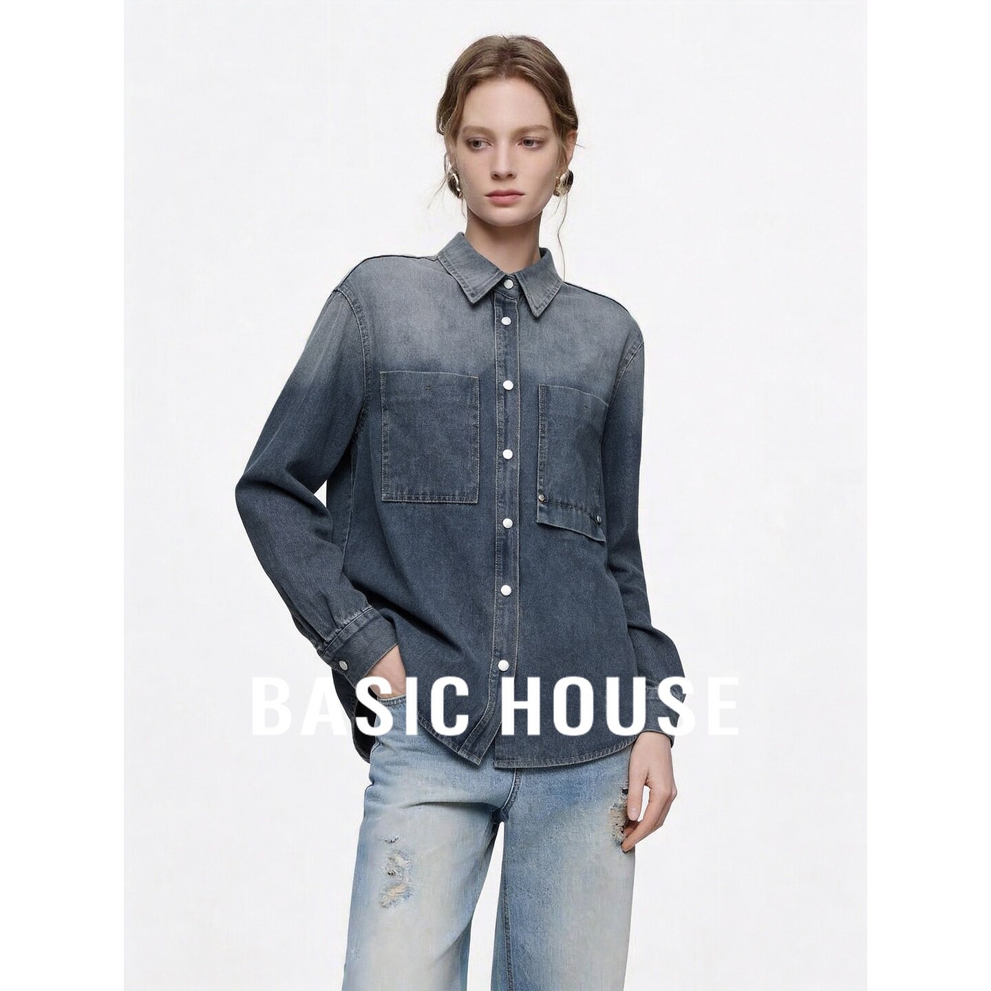 Basic House/百家好渐变牛仔衬衫女长袖宽松纽扣秋季新款衬衫外套