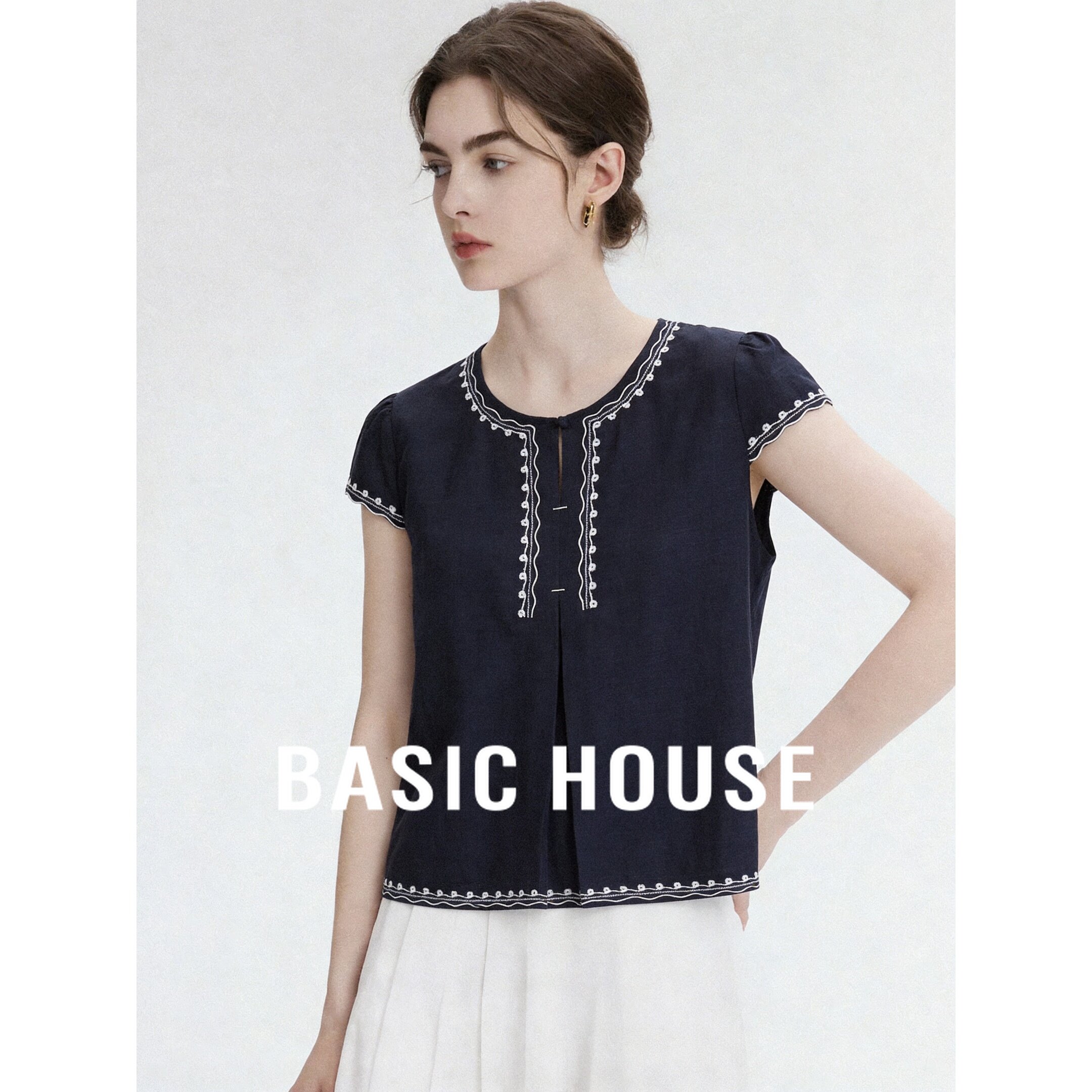 Basic House/百家好亚麻风刺绣无袖衬衫女藏青色宽松显瘦百搭上衣