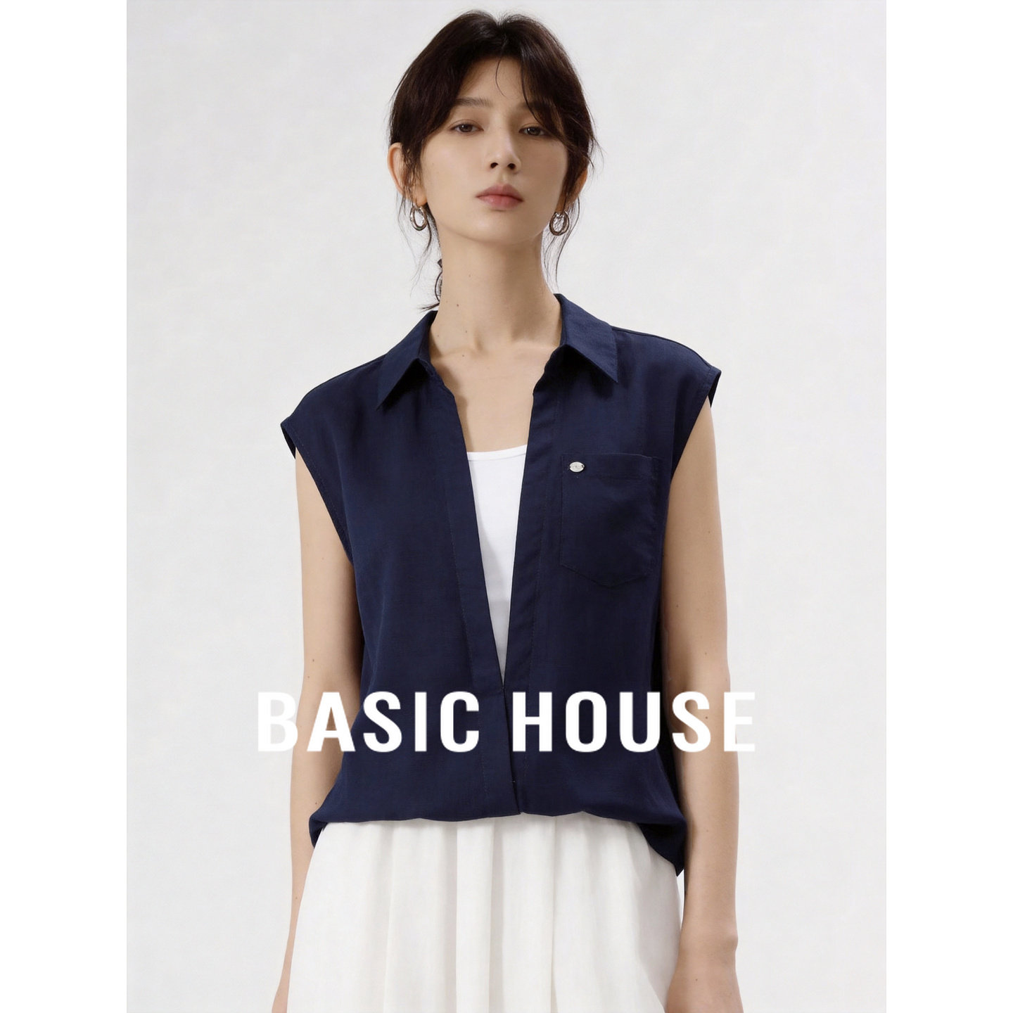 Basic House/百家好莱赛尔无袖衬衫女夏藏青翻领宽松上衣时尚小衫