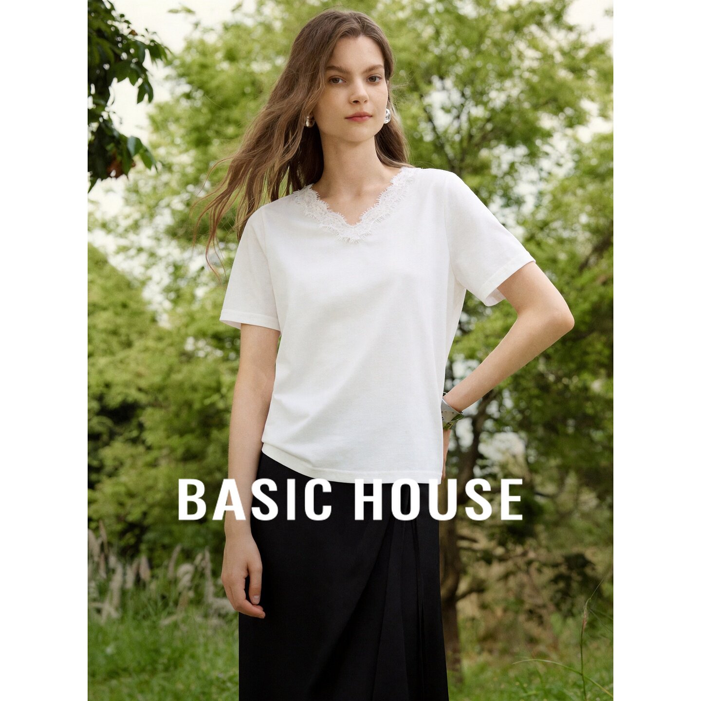 Basic House/百家好韩系简约白色短袖T恤女夏季V领蕾丝边宽松上衣