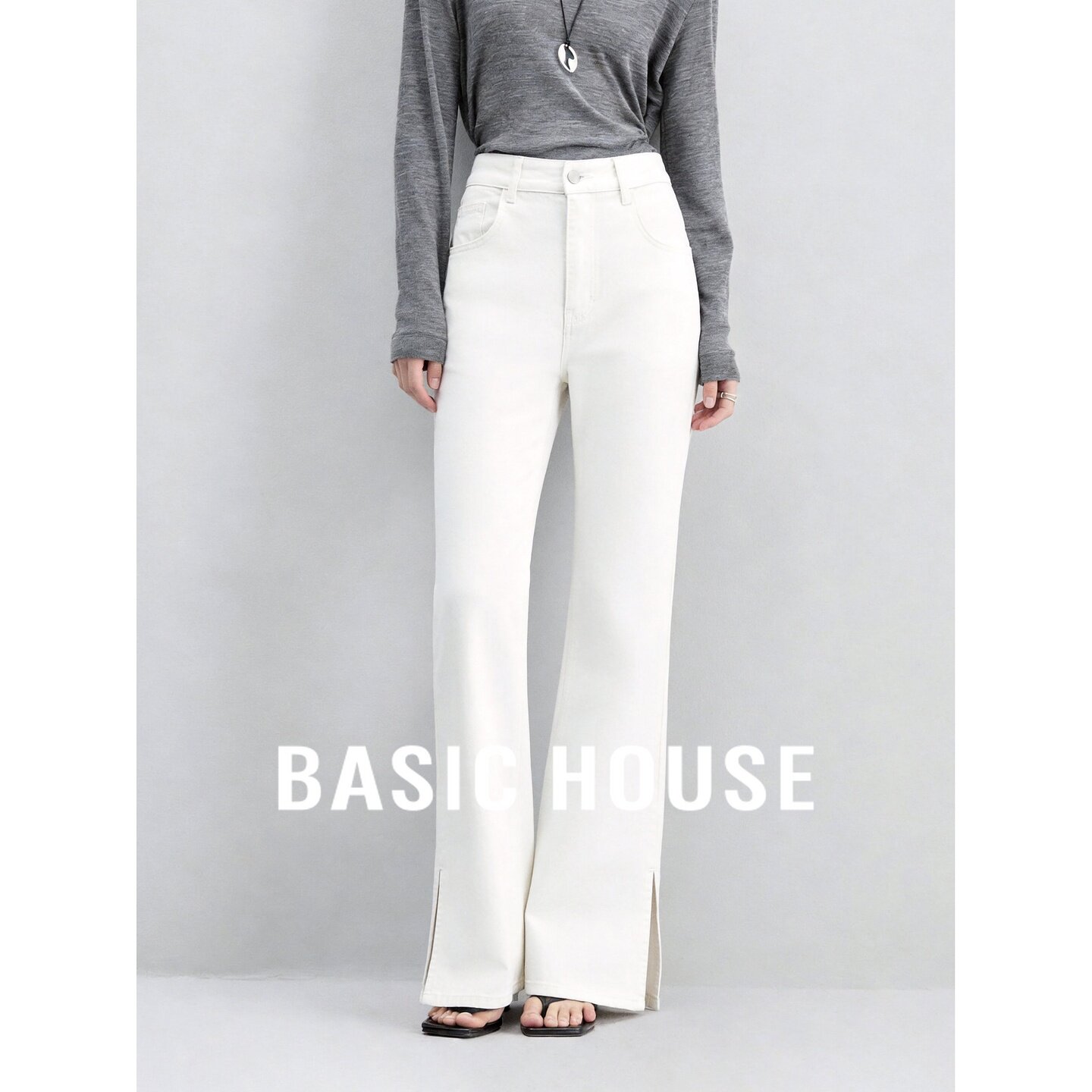 Basic House/百家好白色微喇牛仔裤女高腰显瘦直筒喇叭裤休闲长裤