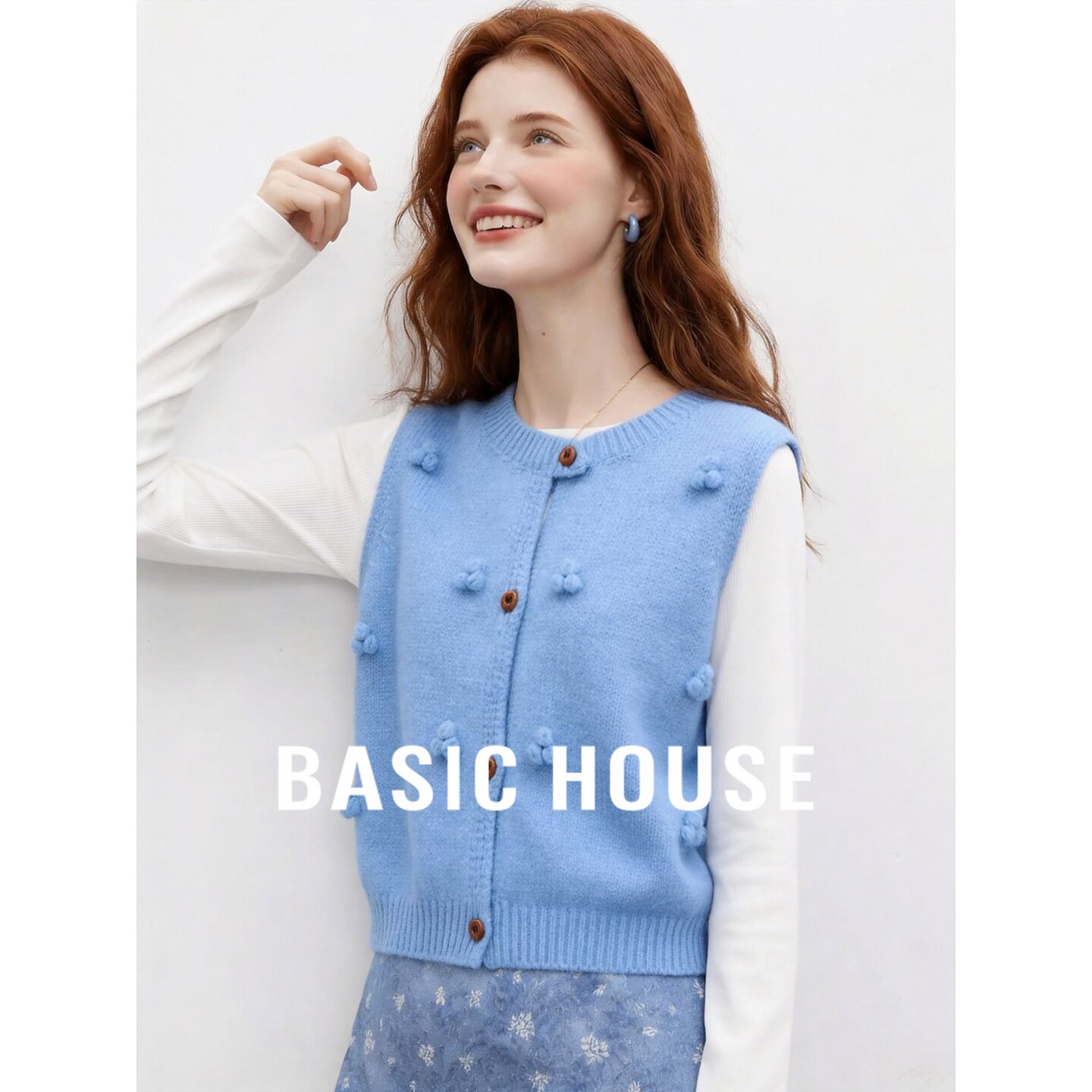 Basic House/百家好针织马甲女秋季蓝色圆领无袖立体花朵毛球装饰
