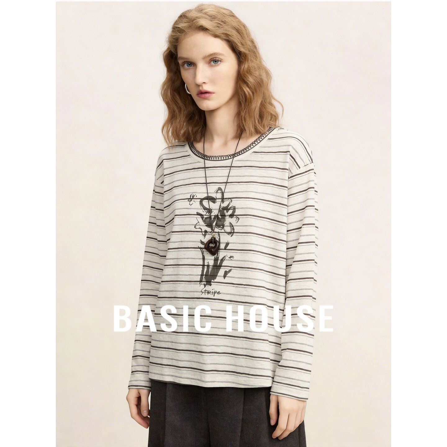 Basic House/百家好咖色条纹圆领宽松长袖秋季新款日常休闲T恤女
