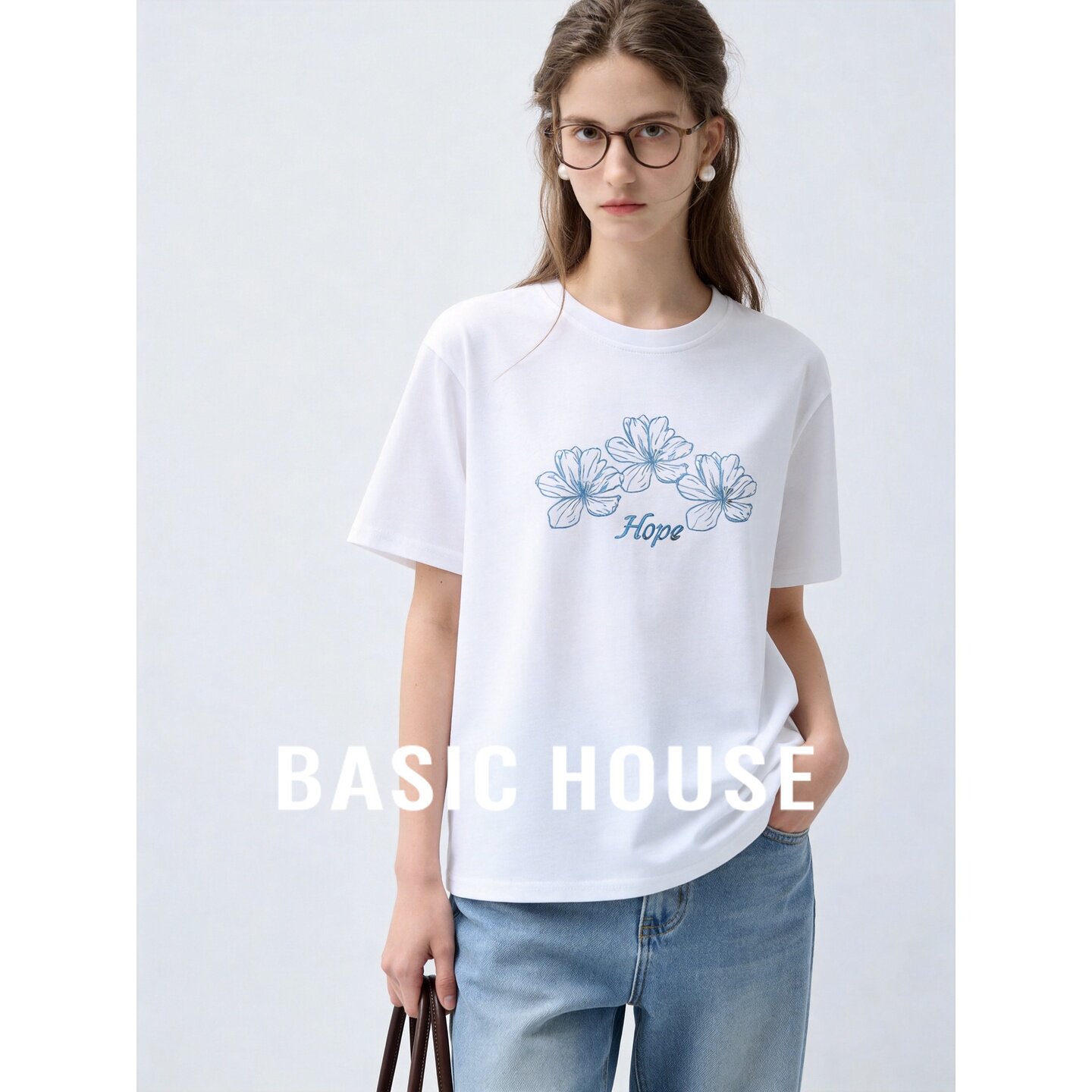 Basic House/百家好休闲风花朵印花短袖T恤女夏宽松圆领白色上衣