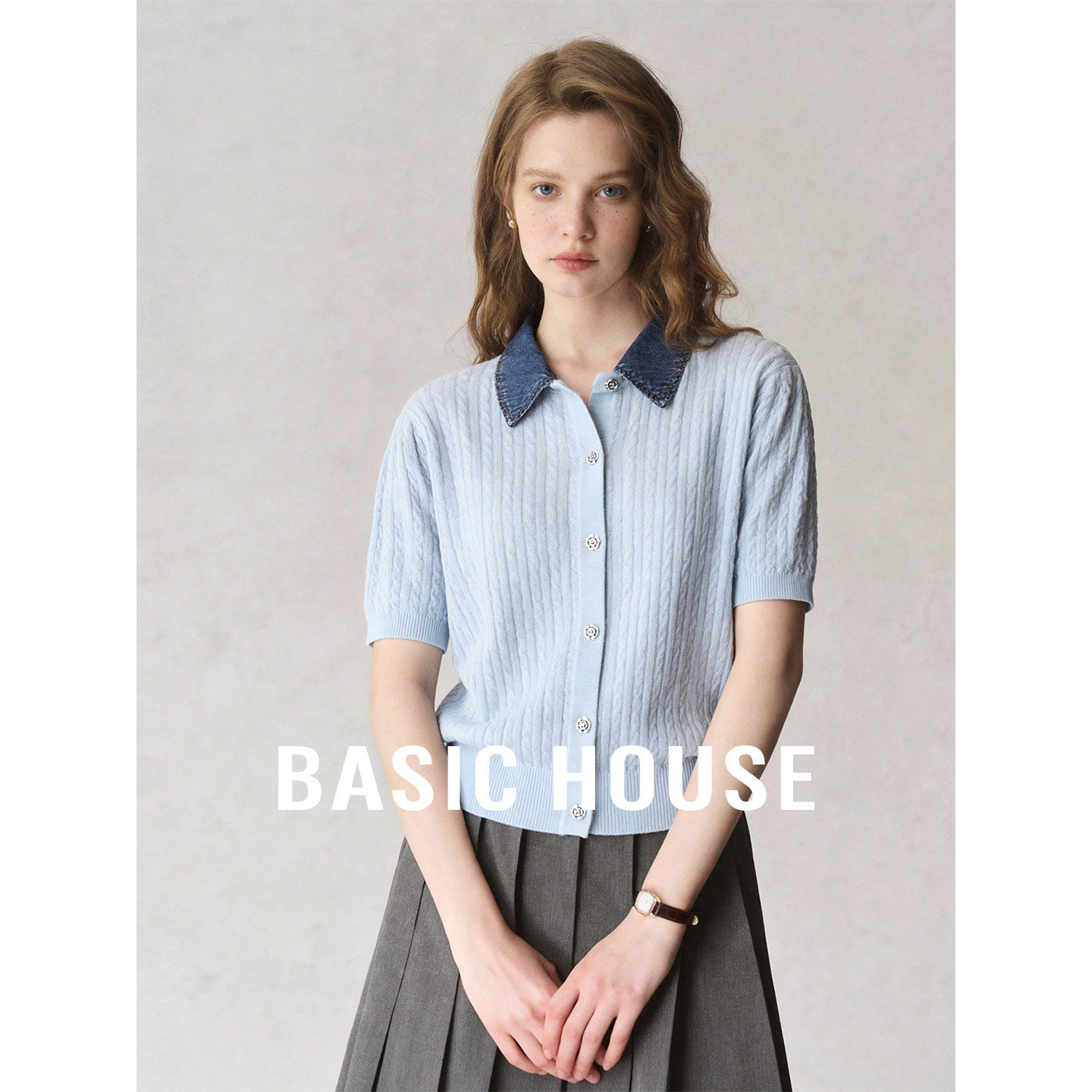 Basic House/百家好莱赛尔亚麻短袖针织开衫牛仔领拼接短款上衣女