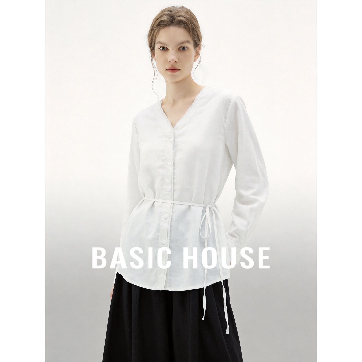 Basic House/百家好法式轻熟风V领白衬衫女长袖系带收腰气质上衣
