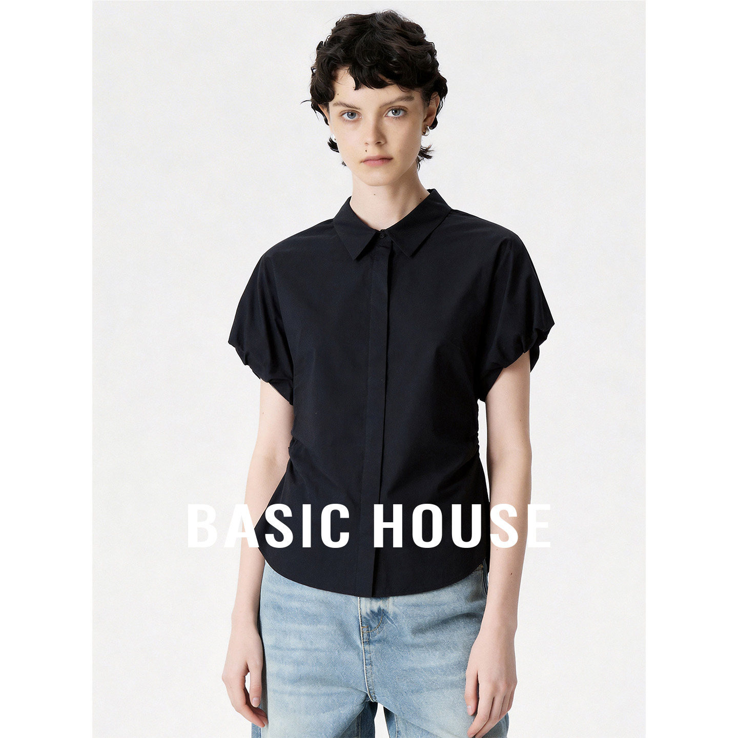 Basic House/百家好黑色短款短袖衬衫女夏季收腰显瘦舒适百搭上衣