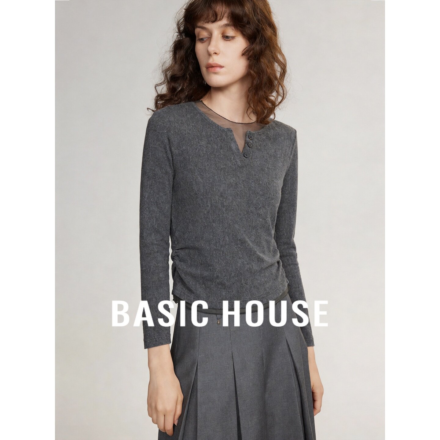 Basic House/百家好V领拼接网纱长袖针织衫女修身纽扣老钱风上衣