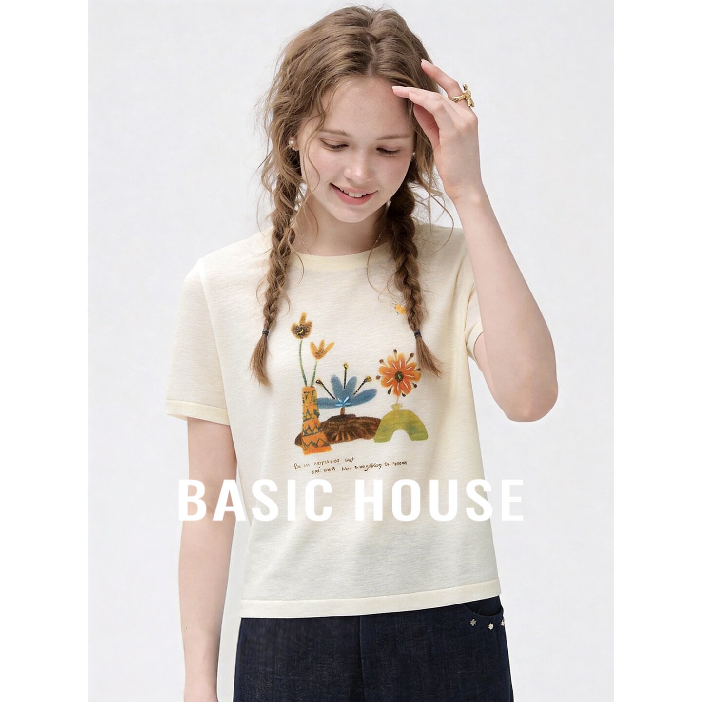 Basic House/百家好韩版花朵印花短袖针织T恤女米白圆领宽松上衣