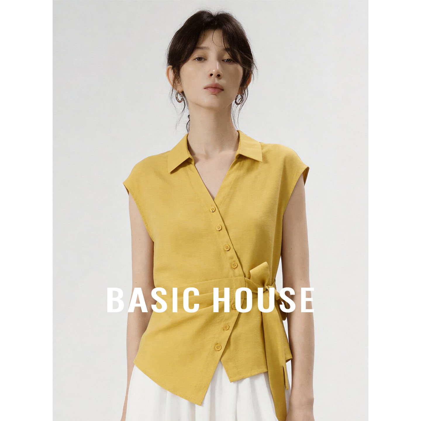 Basic House/百家好黄色V领系带衬衫女新款设计感莱赛尔无袖衬衣