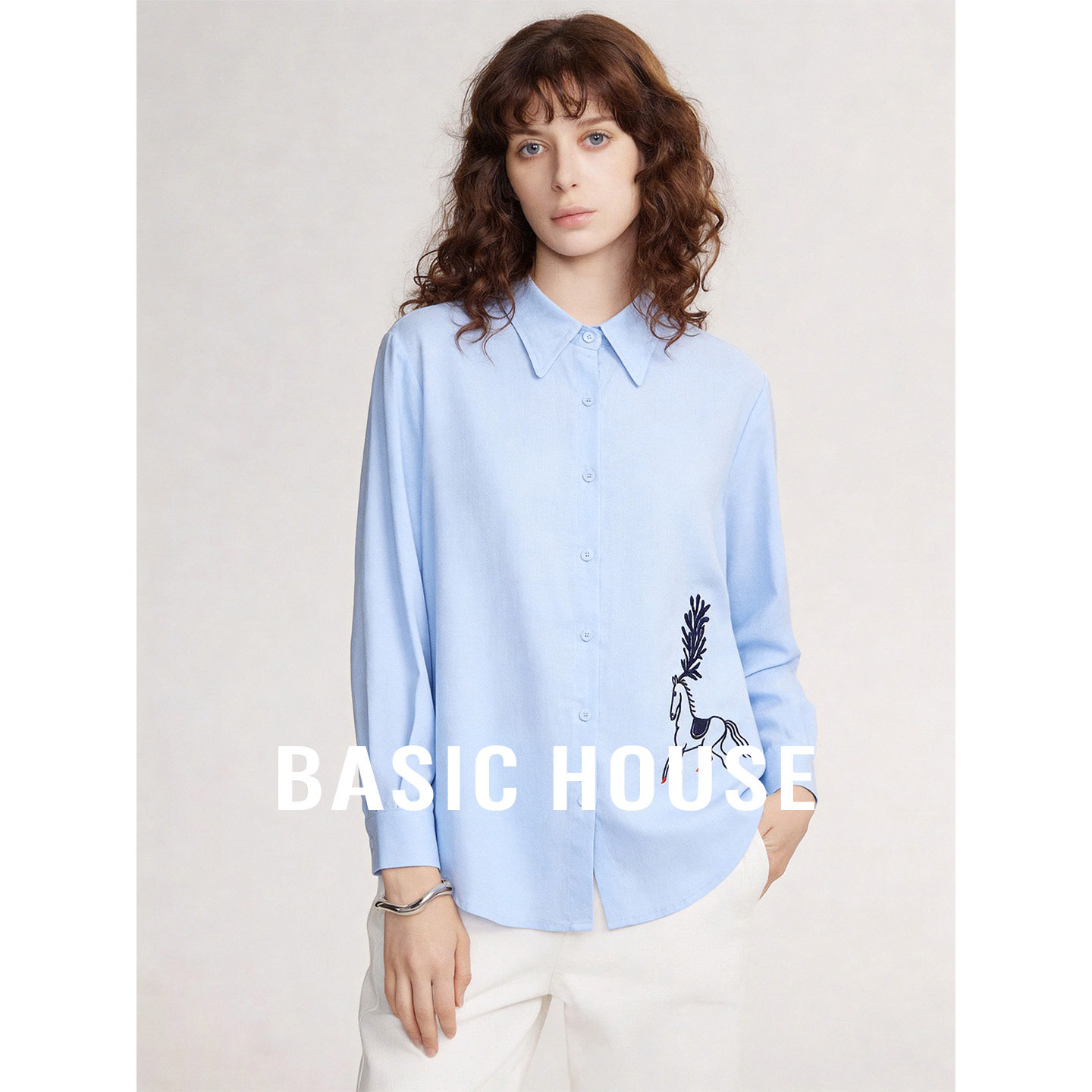 Basic House/百家好2026夏季新款蓝色刺绣设计长袖衬衫女百搭衬衣