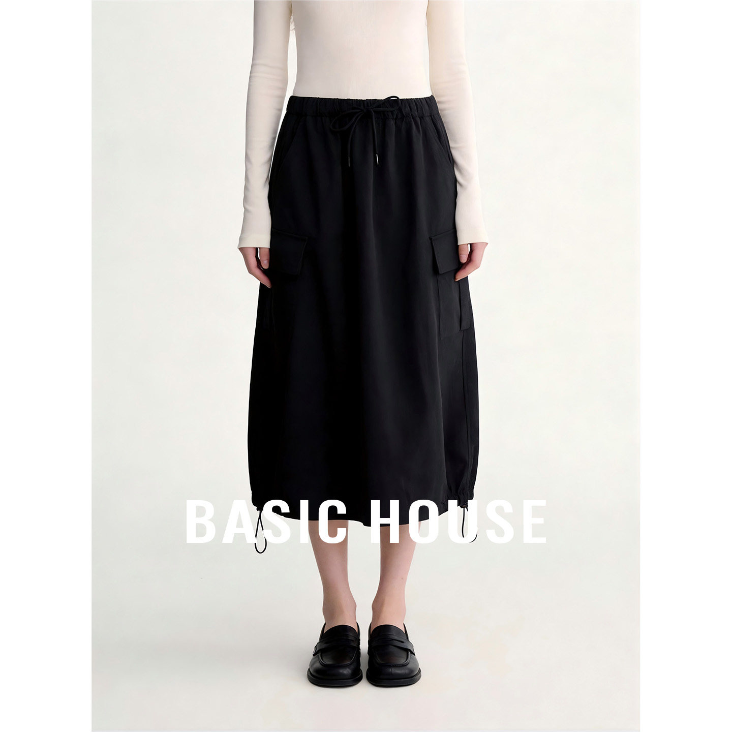 Basic House/百家好黑色抽绳系带花苞裙女秋季简约工装中长半身裙