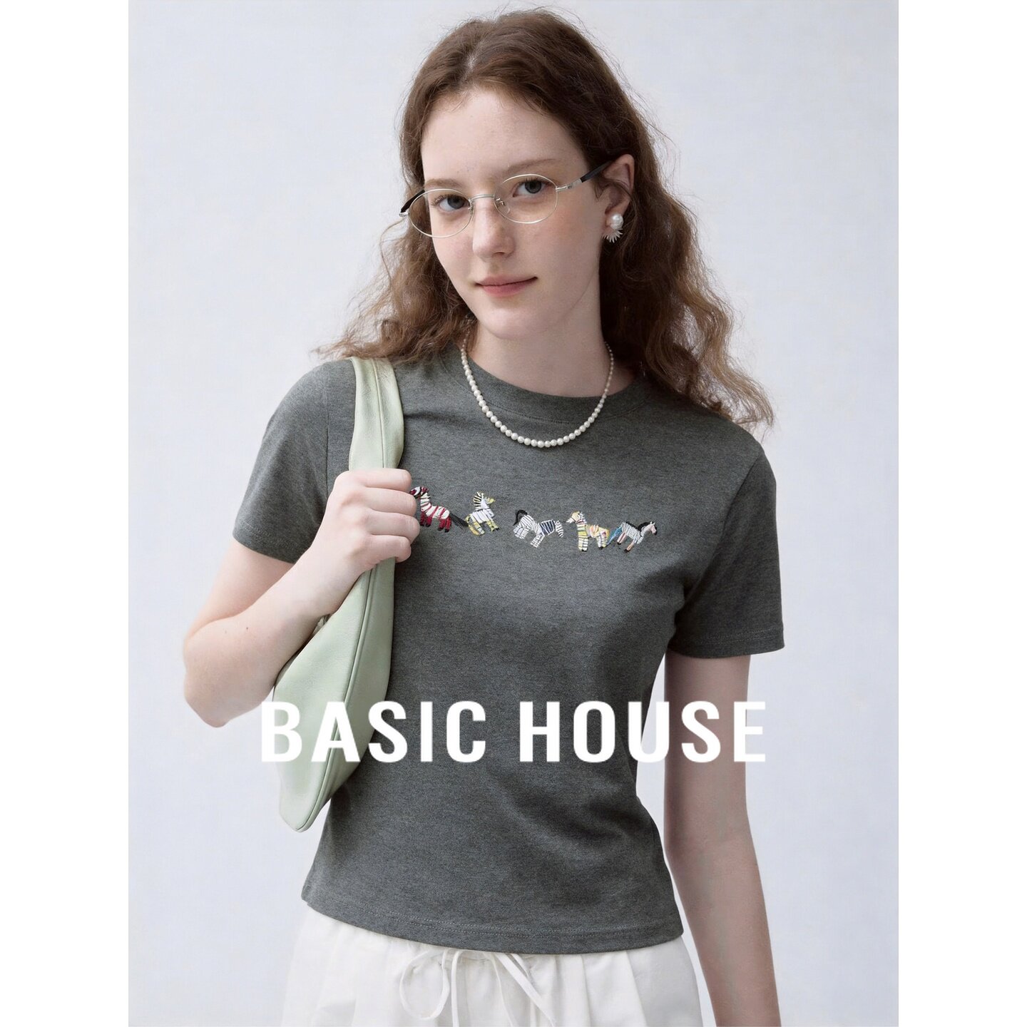 Basic House/百家好灰色刺绣休闲短袖T恤女圆领百搭减龄棉质上衣