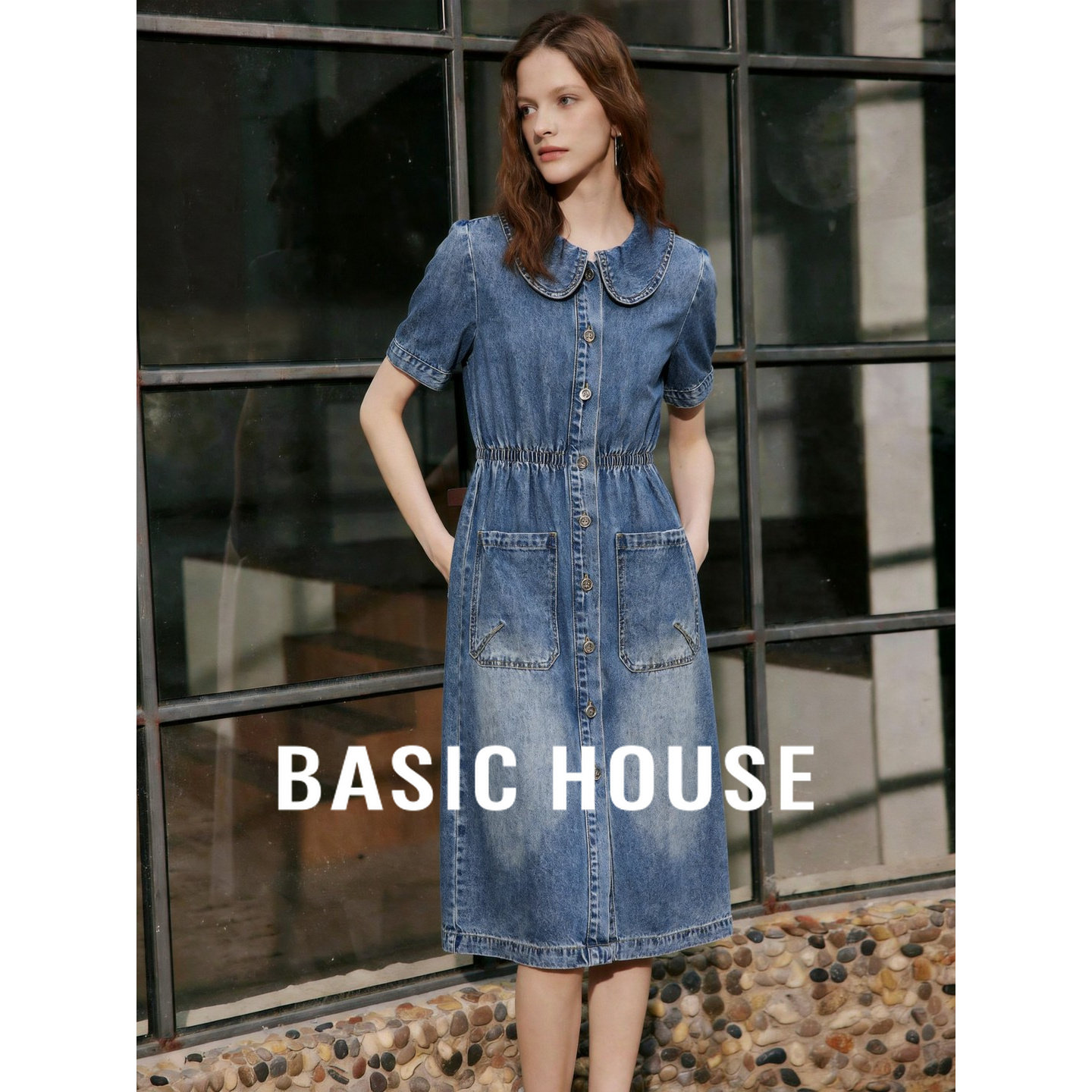 Basic House/百家好时尚娃娃领中长款裙子气质收腰牛仔短袖连衣裙