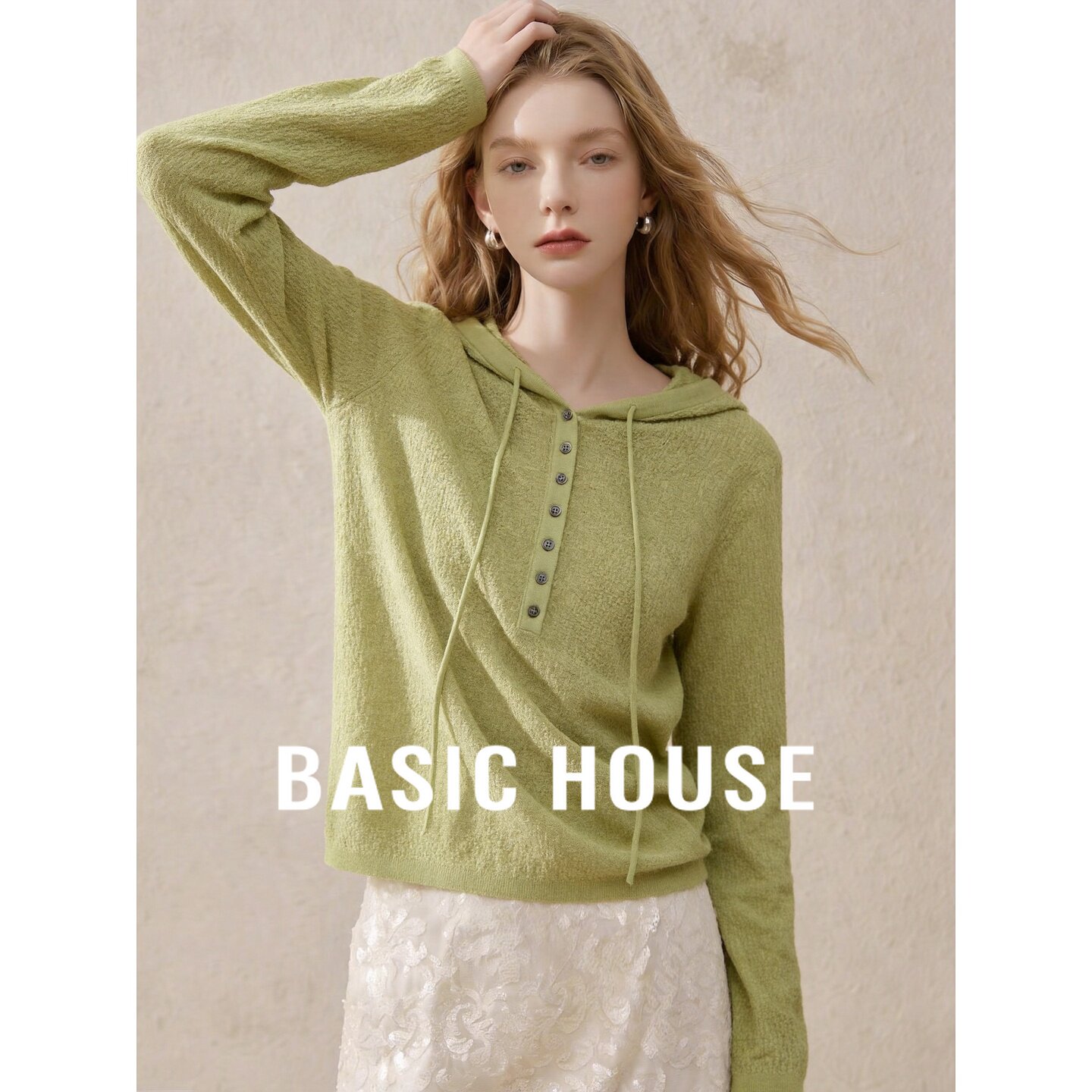 Basic House/百家好绿色纽扣装饰连帽针织衫女百搭长袖羊毛衫上衣