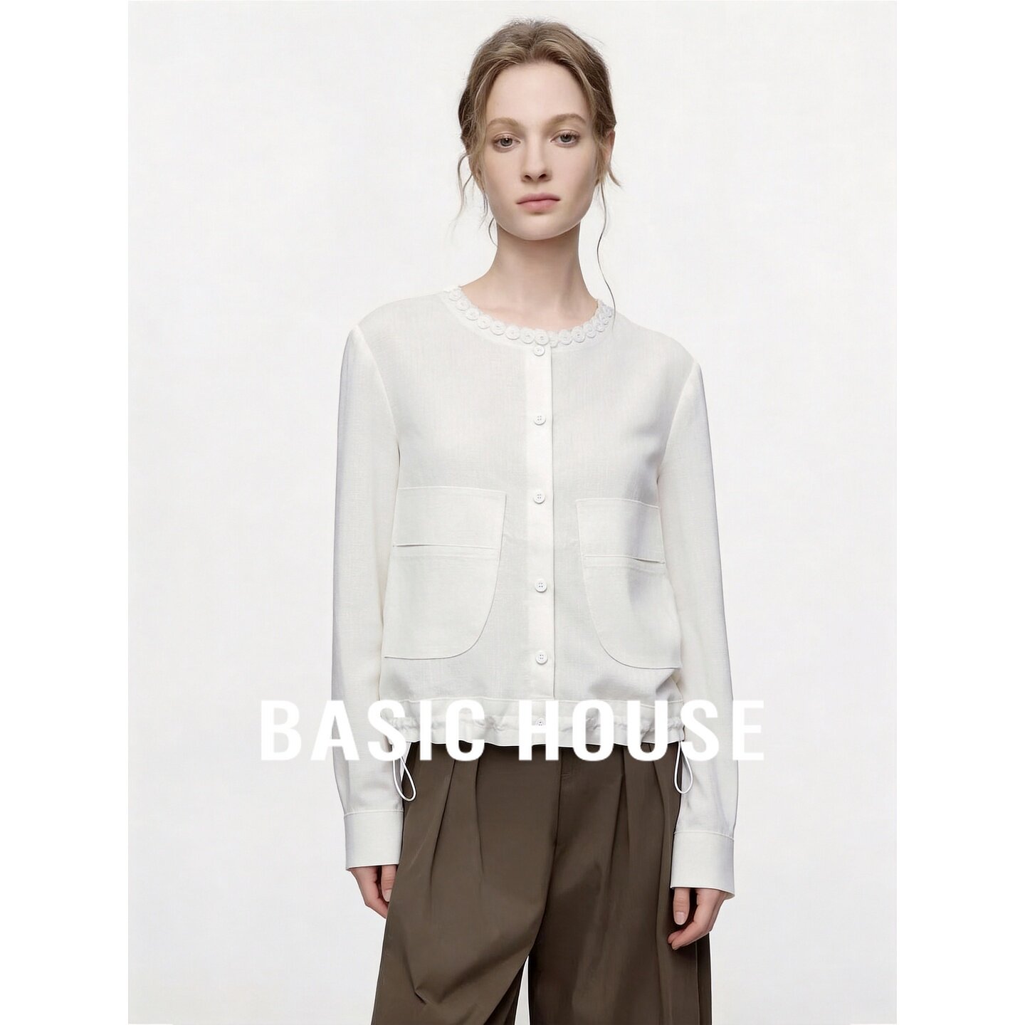 Basic House/百家好亚麻莱赛尔衬衫圆领长袖双口袋蕾丝领边短外套