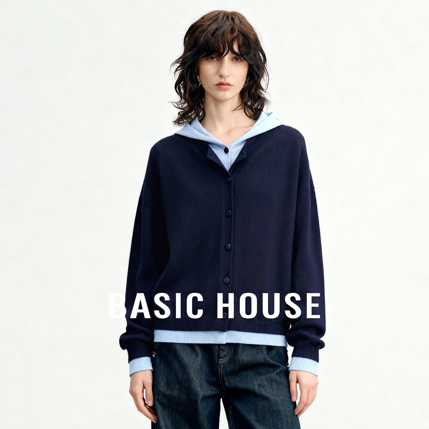 Basic House/百家好绵羊毛假两件拼色连帽针织衫柔软舒适短款上衣