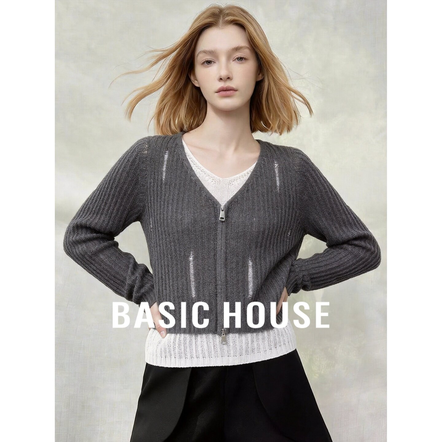 Basic House/百家好薄款灰色竖坑条上衣V领双向拉链假两件针织衫