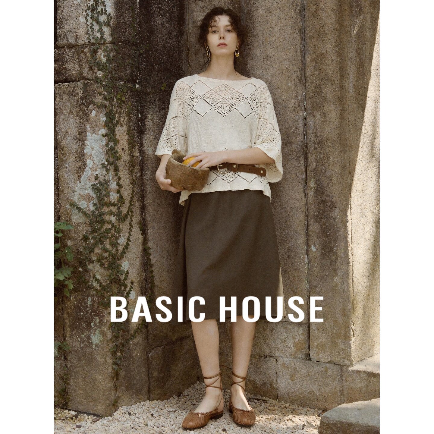 Basic House/百家好杏色镂空针织衫棕色吊带连衣裙休闲两件套套装