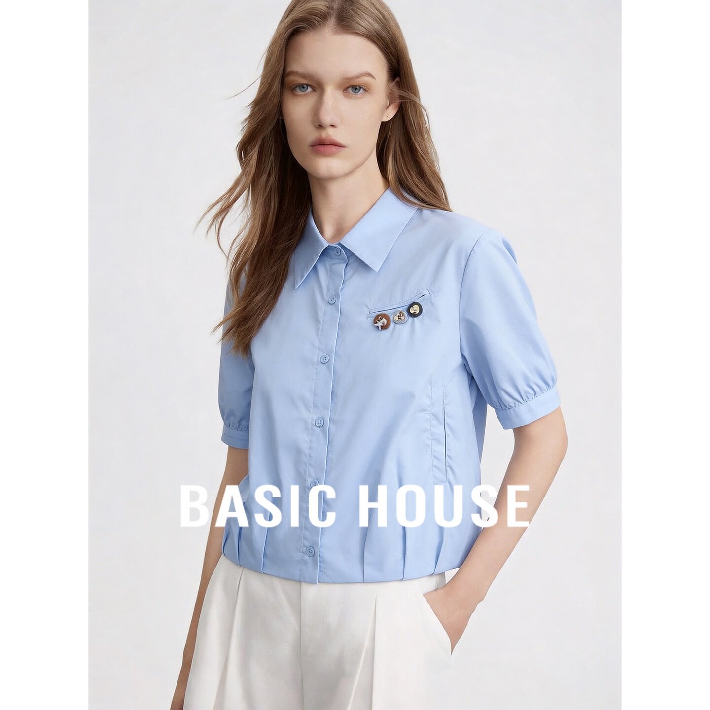 Basic House/百家好翻领短袖衬衫女蓝色胸针装饰通勤时尚百搭上衣