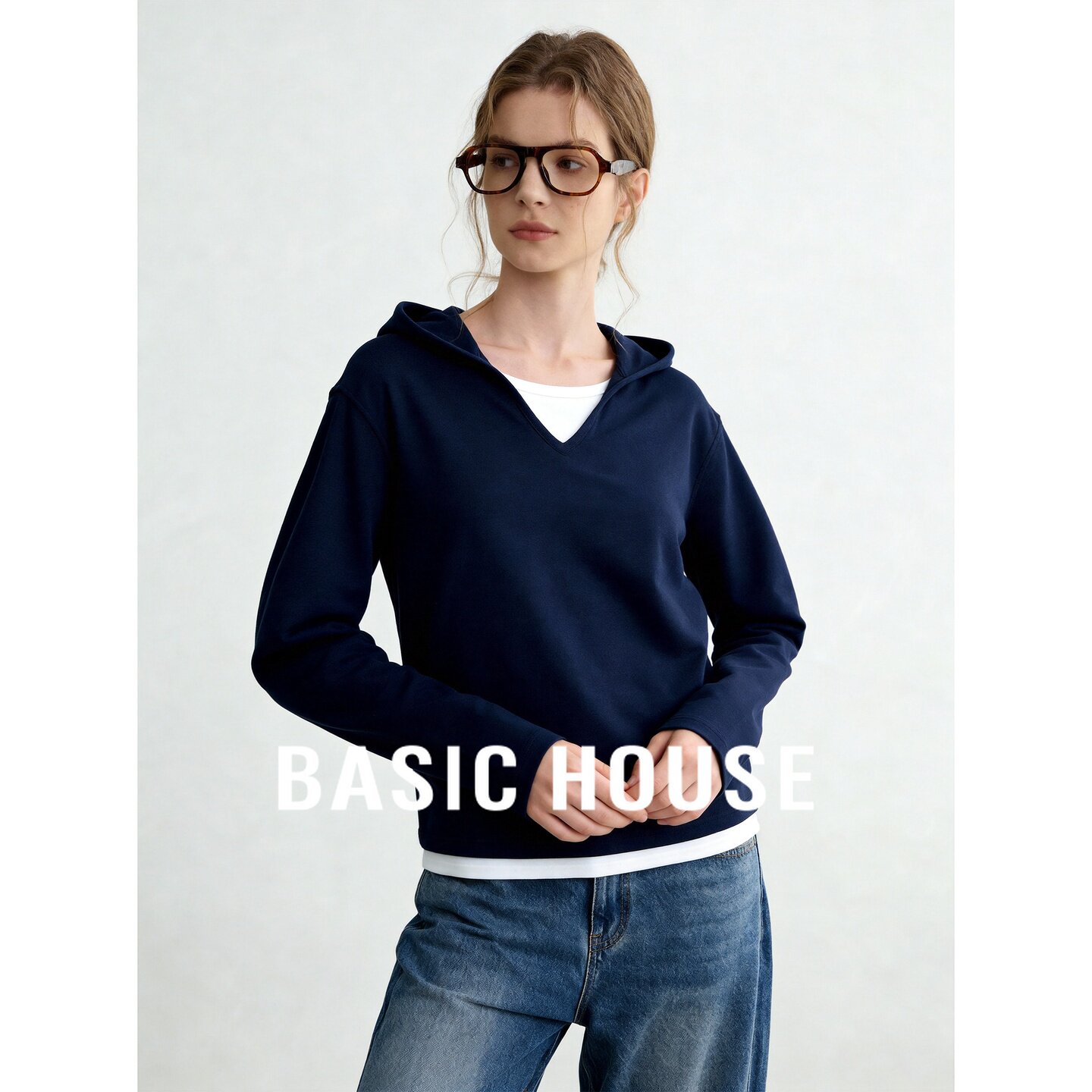 Basic House/百家好撞色拼接连帽宽松T恤秋季百搭休闲短款上衣女
