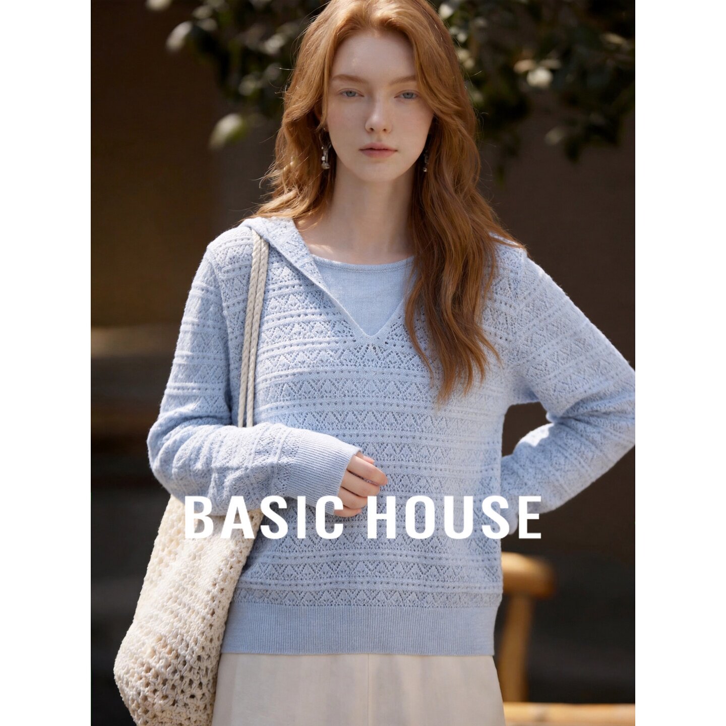 Basic House/百家好蓝色镂空提花针织衫连帽V领宽松显瘦长袖上衣