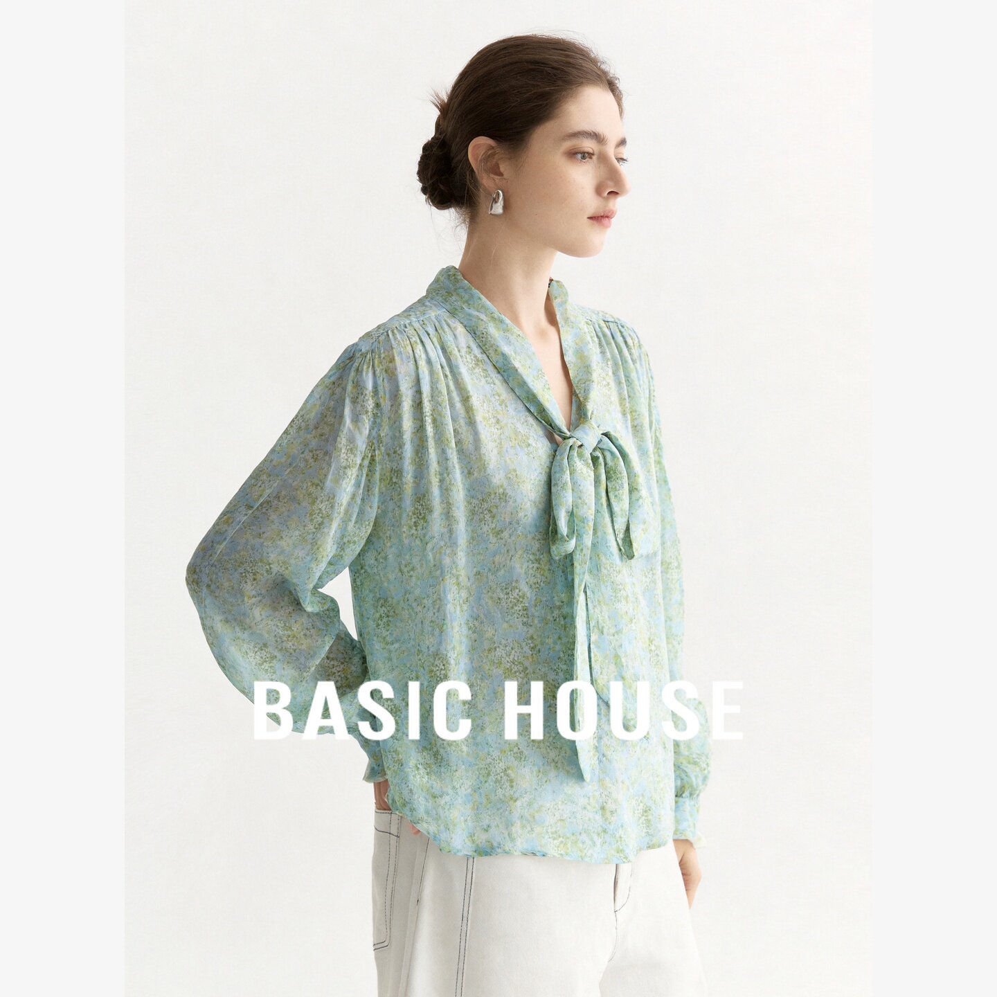 Basic House/百家好法式碎花灯笼袖衬衫女桑蚕丝飘带气质薄款上衣