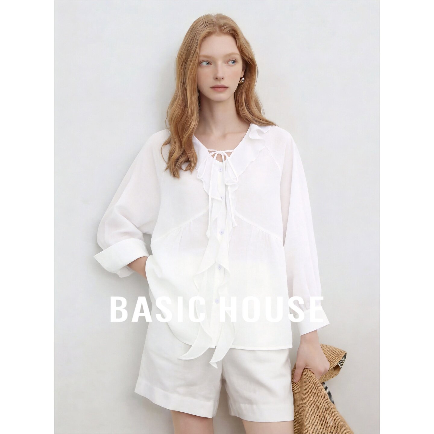 Basic House/百家好法式慵懒风白色V领绑带荷叶边衬衫女宽松上衣