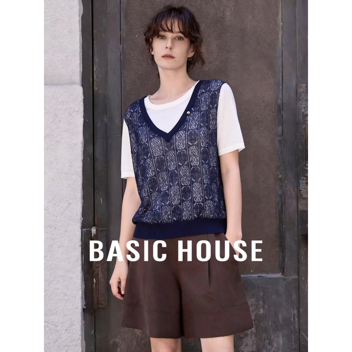 Basic House/百家好白蓝色V领假两件针织衫短袖拼接显瘦气质上衣