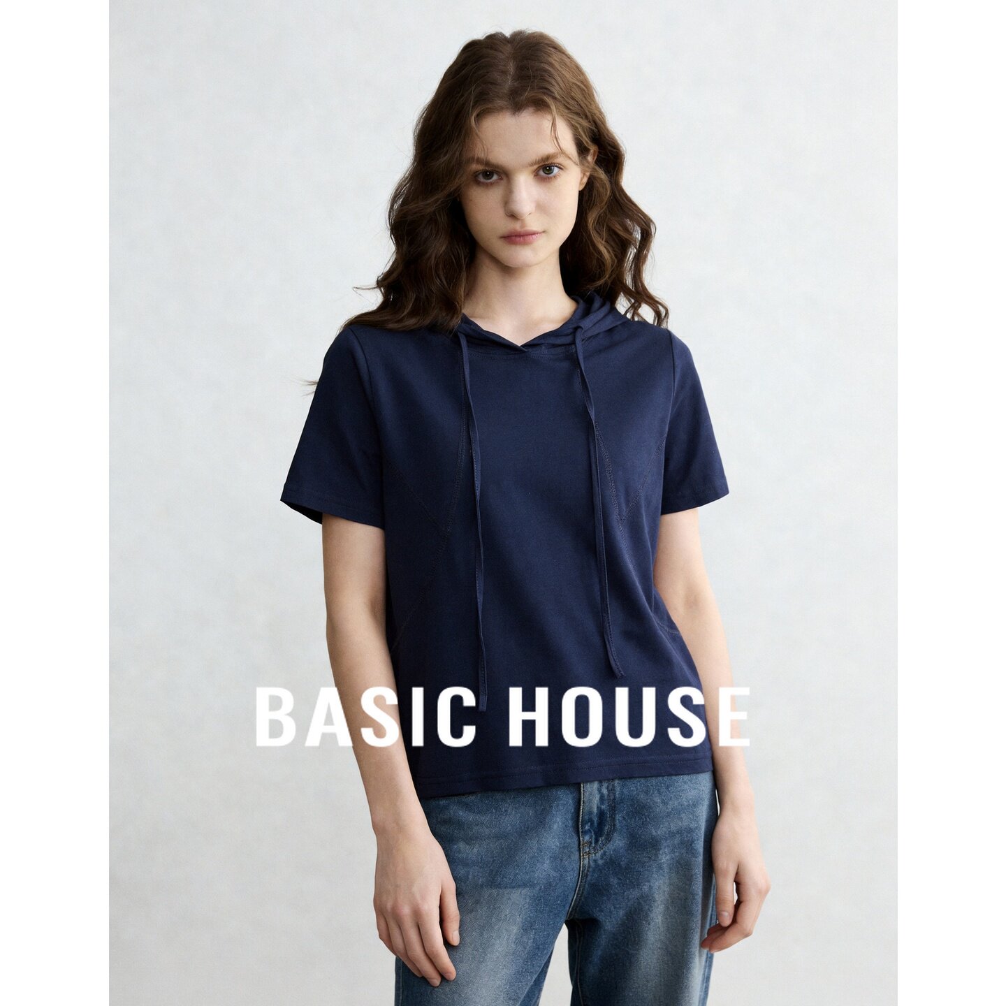 Basic House/百家好深蓝色连帽短袖T恤女夏简约百搭连帽短款上衣