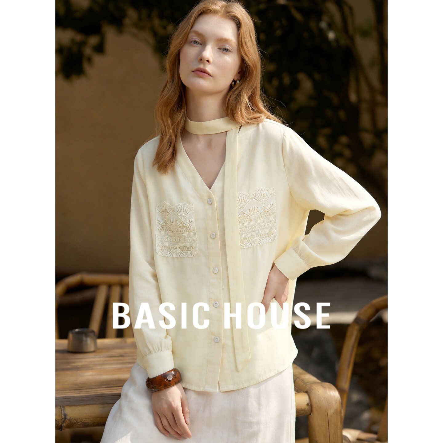 Basic House/百家好杏色V领设计感挂脖飘带优雅日常女装长袖衬衫