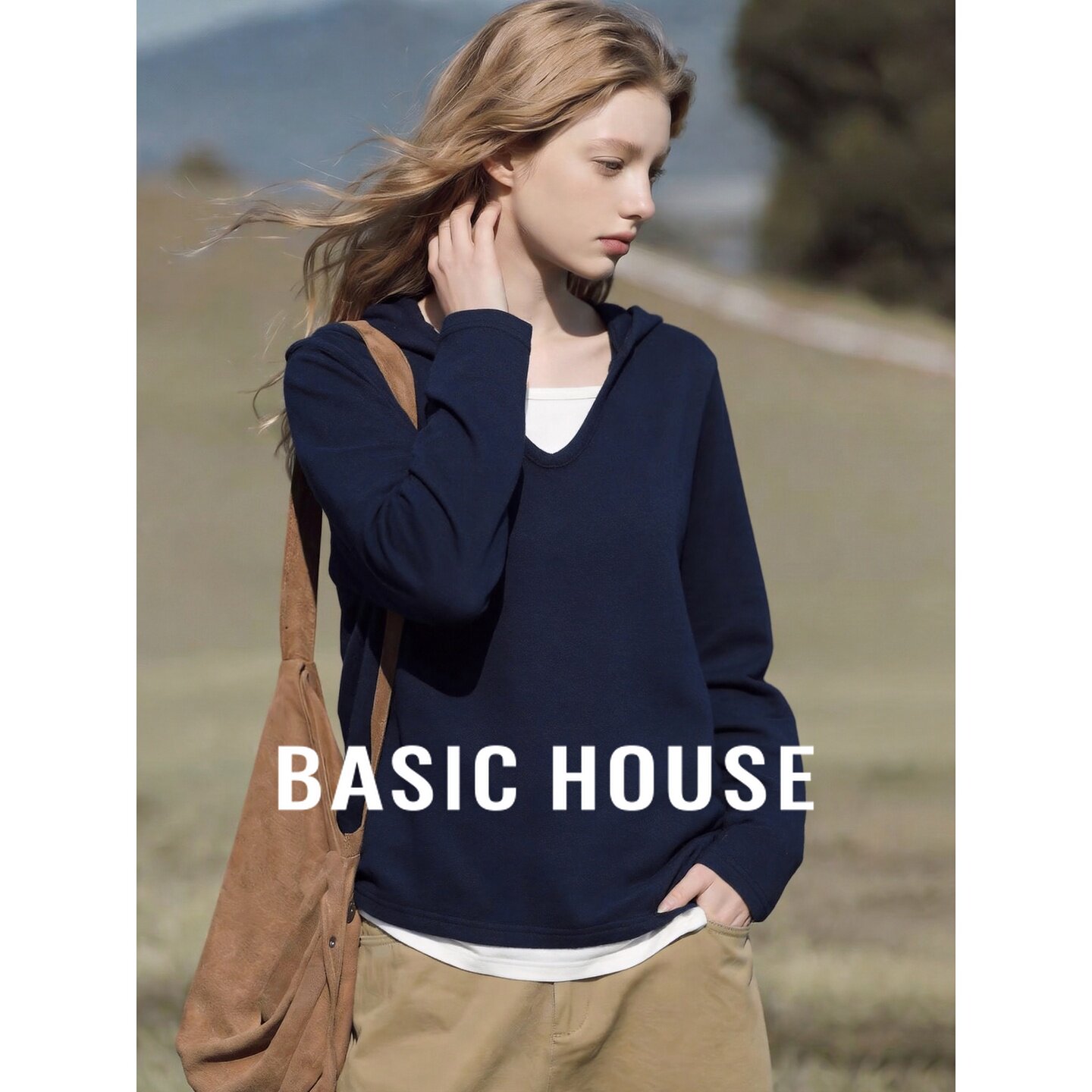 Basic House/百家好撞色拼接连帽宽松T恤秋季百搭休闲短款上衣女