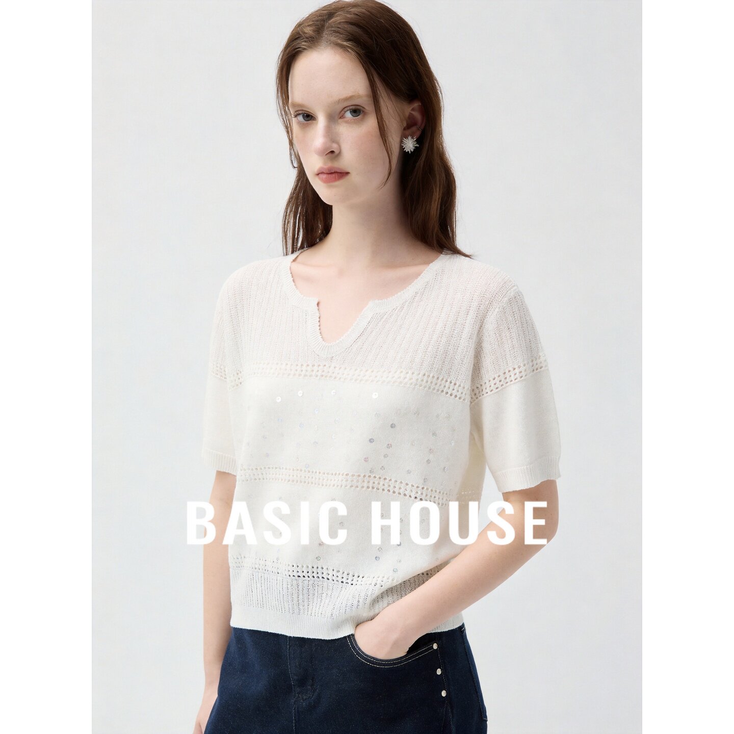 Basic House/百家好镂空设计白色V领短袖针织衫女夏装显瘦上衣