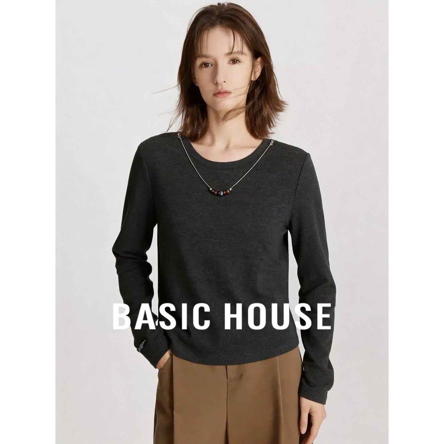 Basic House/百家好深灰色圆领带项链设计感日常女装长袖T恤秋季