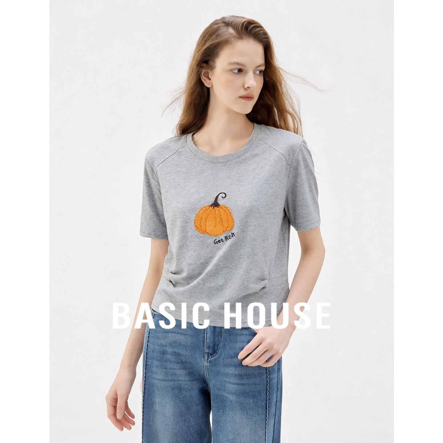 Basic House/百家好南瓜印花短袖T恤女灰色薄款时尚百搭休闲上衣