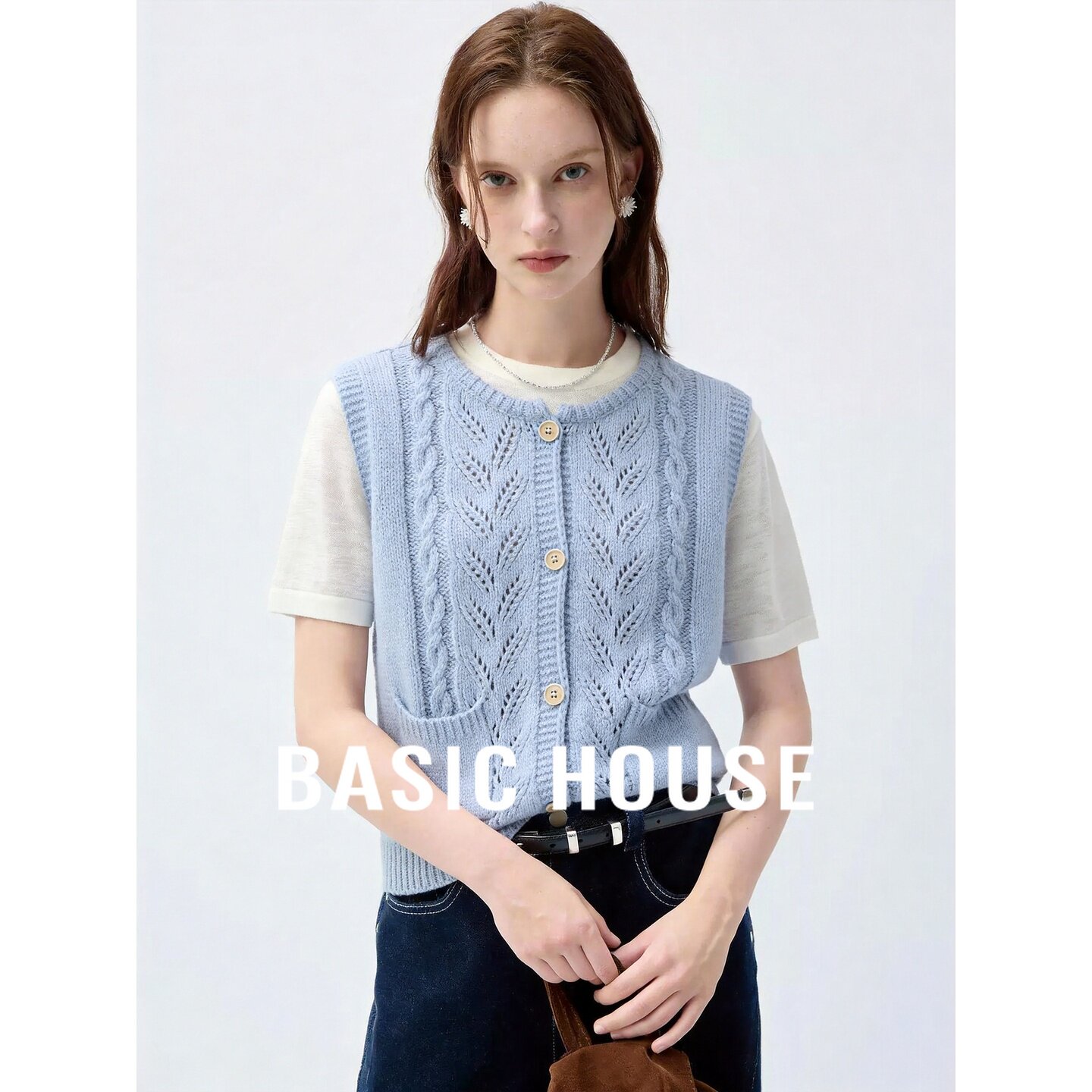 Basic House/百家好温柔风蓝色镂空麻花针织马甲圆领纽扣针织开衫