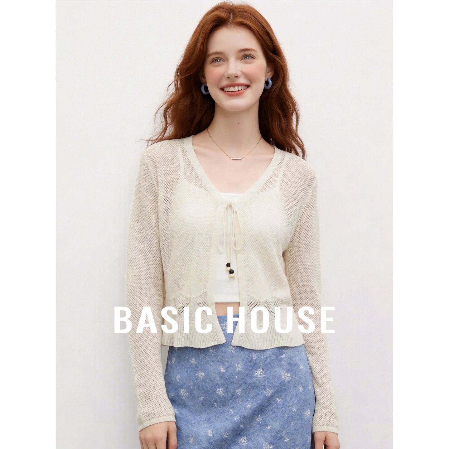 Basic House/百家好杏色V领镂空纽扣绑带收腰短款长袖针织开衫女