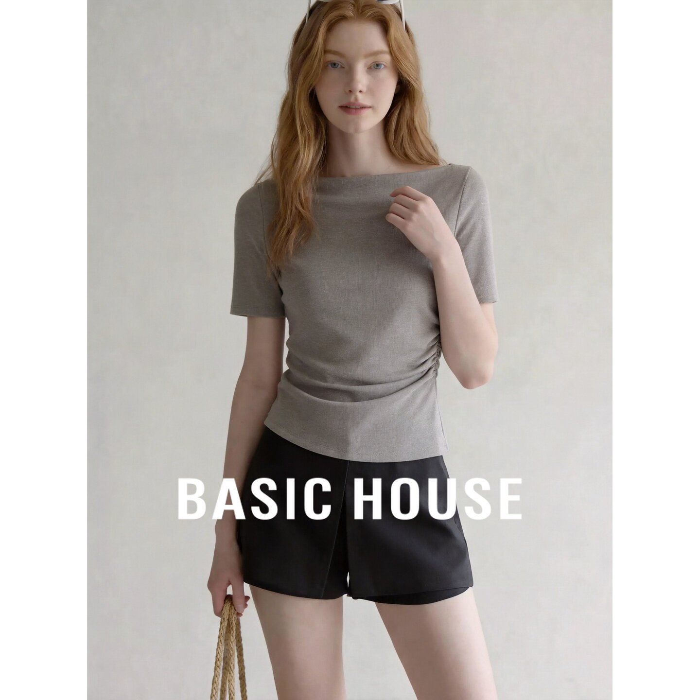 Basic House/百家好灰色一字领侧腰褶皱短袖修身显瘦纯棉短款T恤
