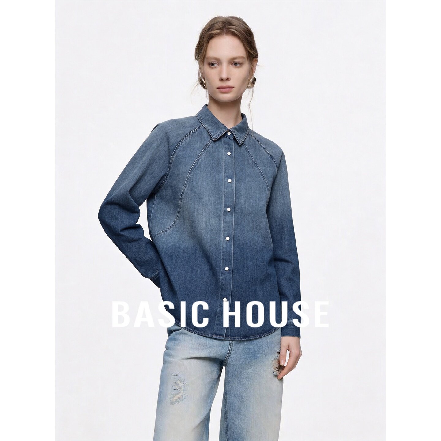 Basic House/百家好复古渐变牛仔衬衫女长袖宽松蓝色翻领百搭上衣