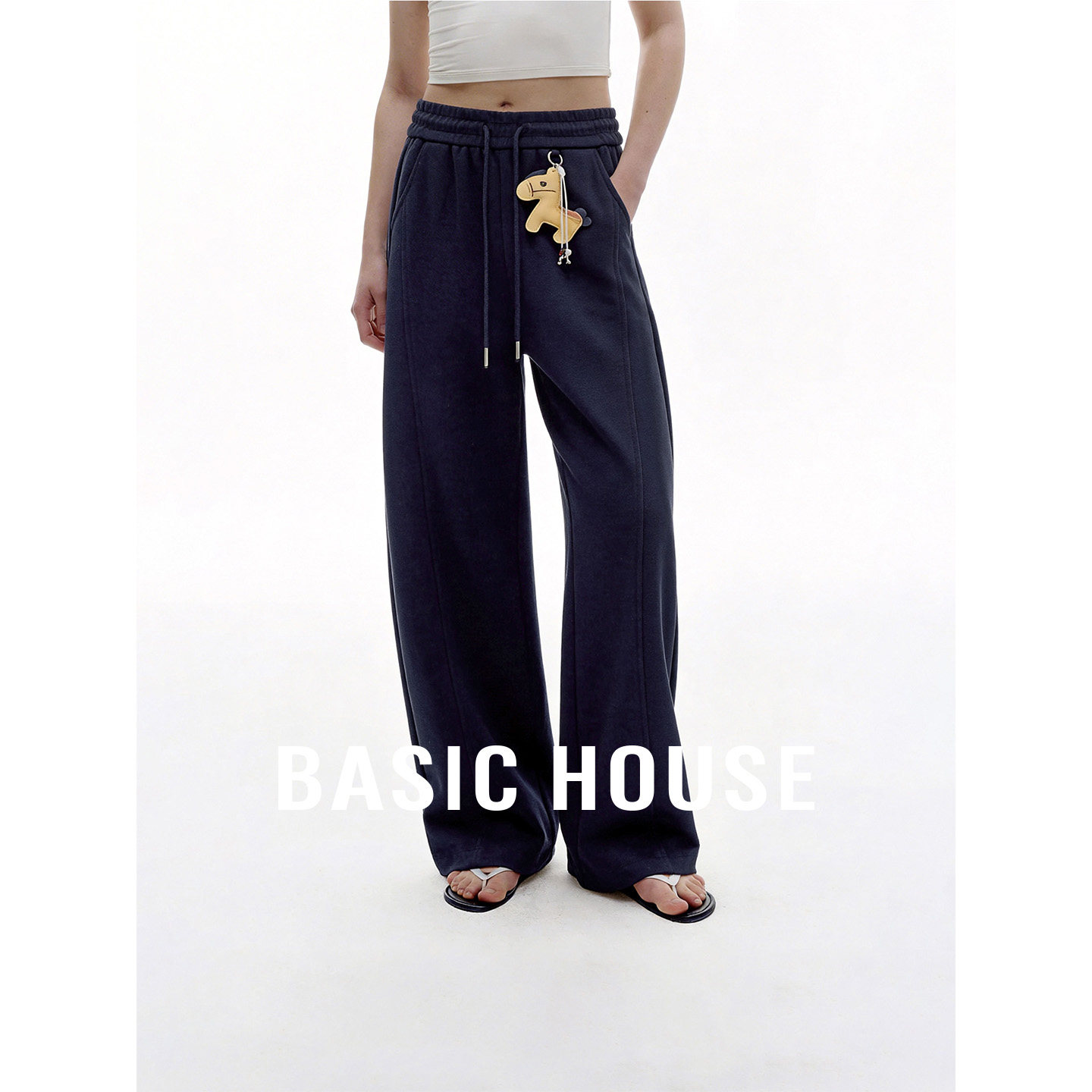 Basic House/百家好2026夏季小马挂坠直筒裤女纯色舒适休闲卫裤