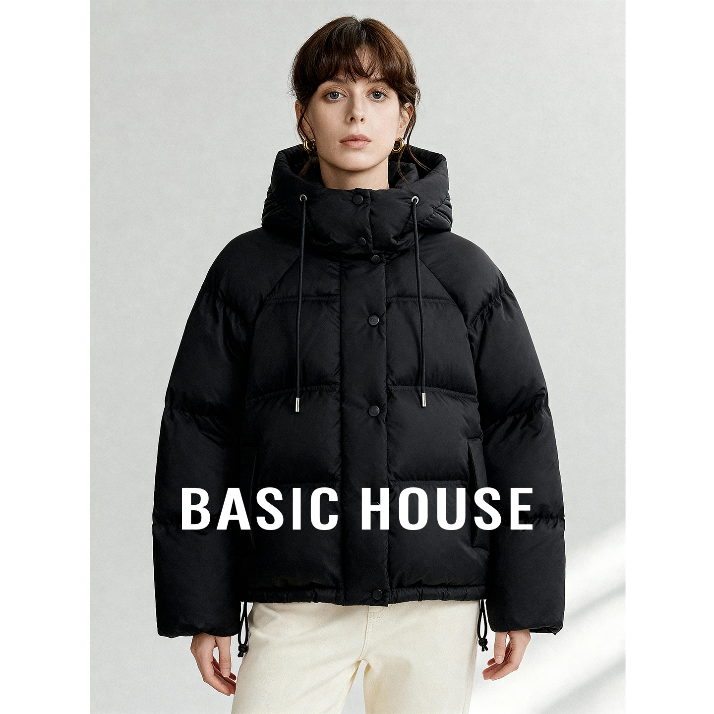 Basic House/百家好连帽短款宽松羽绒服冬季保暖插肩袖加厚外套女