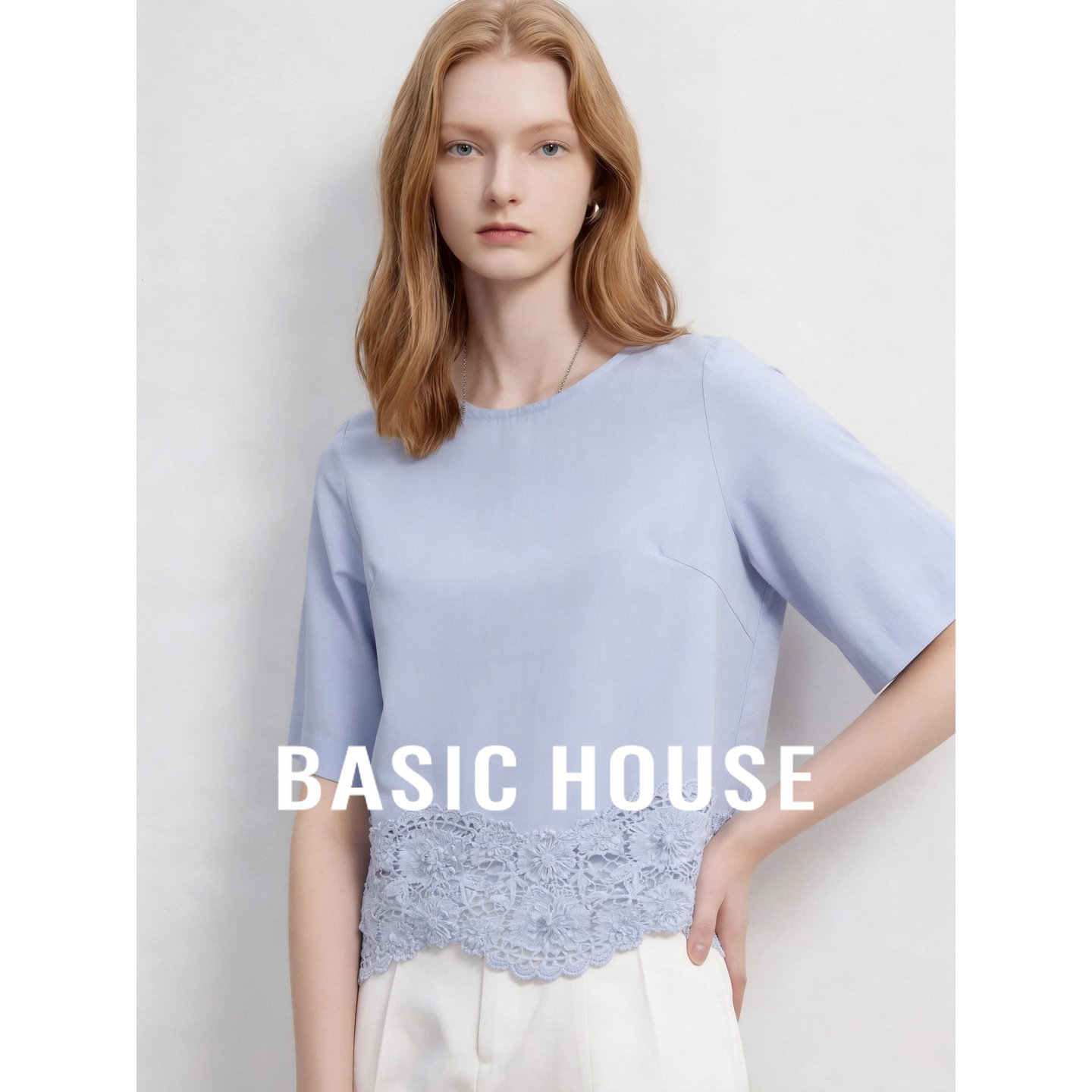 Basic House/百家好法式蕾丝拼接短袖上衣女蓝色圆领衬衫夏季气质