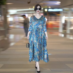 2024夏季新款真丝连衣裙大码V领碎花束腰显瘦大摆裙高品质中袖裙
