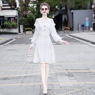 秋装女款2024年新款白色裙子收腰显瘦减龄长袖法式气质针织连衣裙
