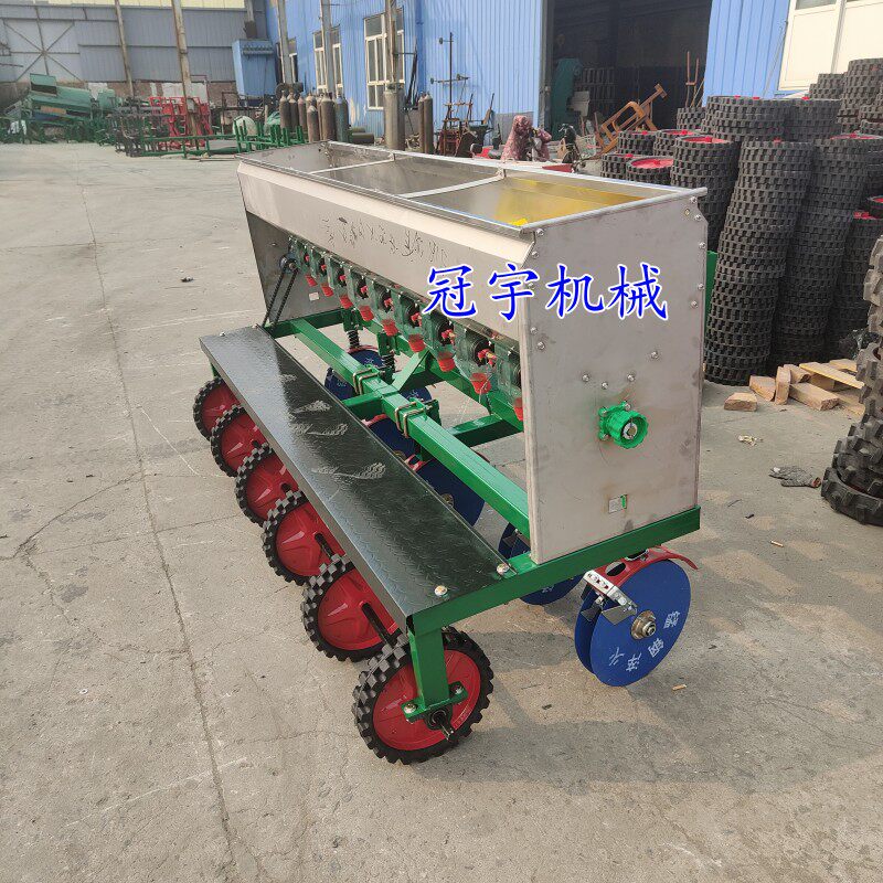 小麦追肥机肥料箱地轮链条传动春季麦地施肥撒肥机拖拉机带