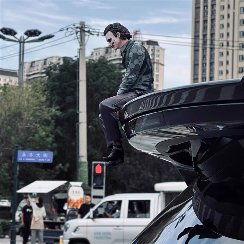 小丑车尾摆件车顶希斯莱杰坐姿公仔后备箱车载手办挂件汽车外玩偶