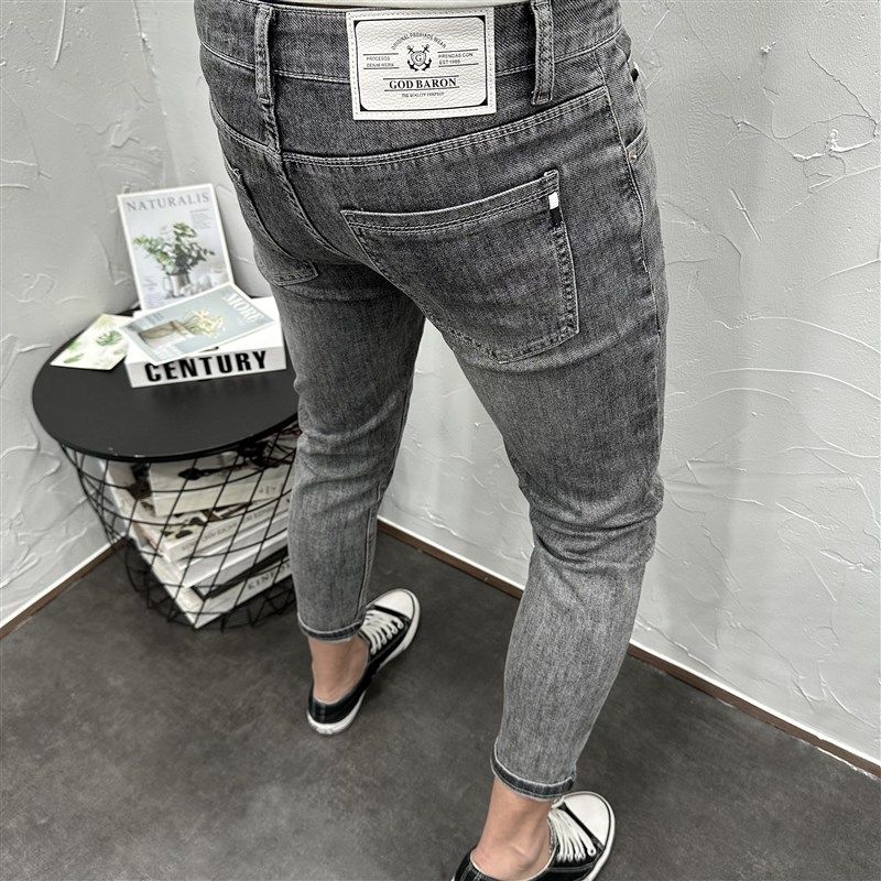 一条百搭的水洗烟灰刺绣弹力修身小脚九分牛仔裤男夏潮流休闲紧身