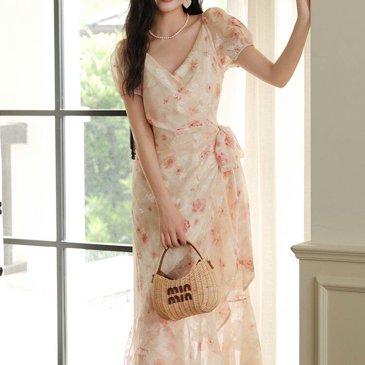 大量夏天浪漫的裙摆 一片式绑带法式浪漫印花连衣裙