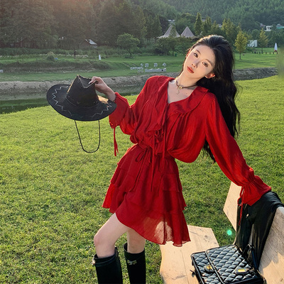 实拍西北旅游穿搭上镜显白红色荷叶边套装裙V系带V领上衣半裙