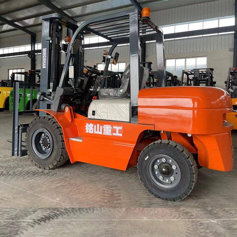 铭山重工内燃机吨叉车四轮实心胎自动挡三节门架升5米柴油
